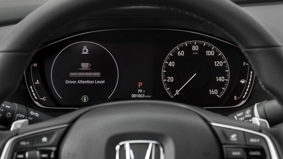 Панель приборов Honda Accord Touring Hybrid 2017 года  (NA) (фото 86 из 170)